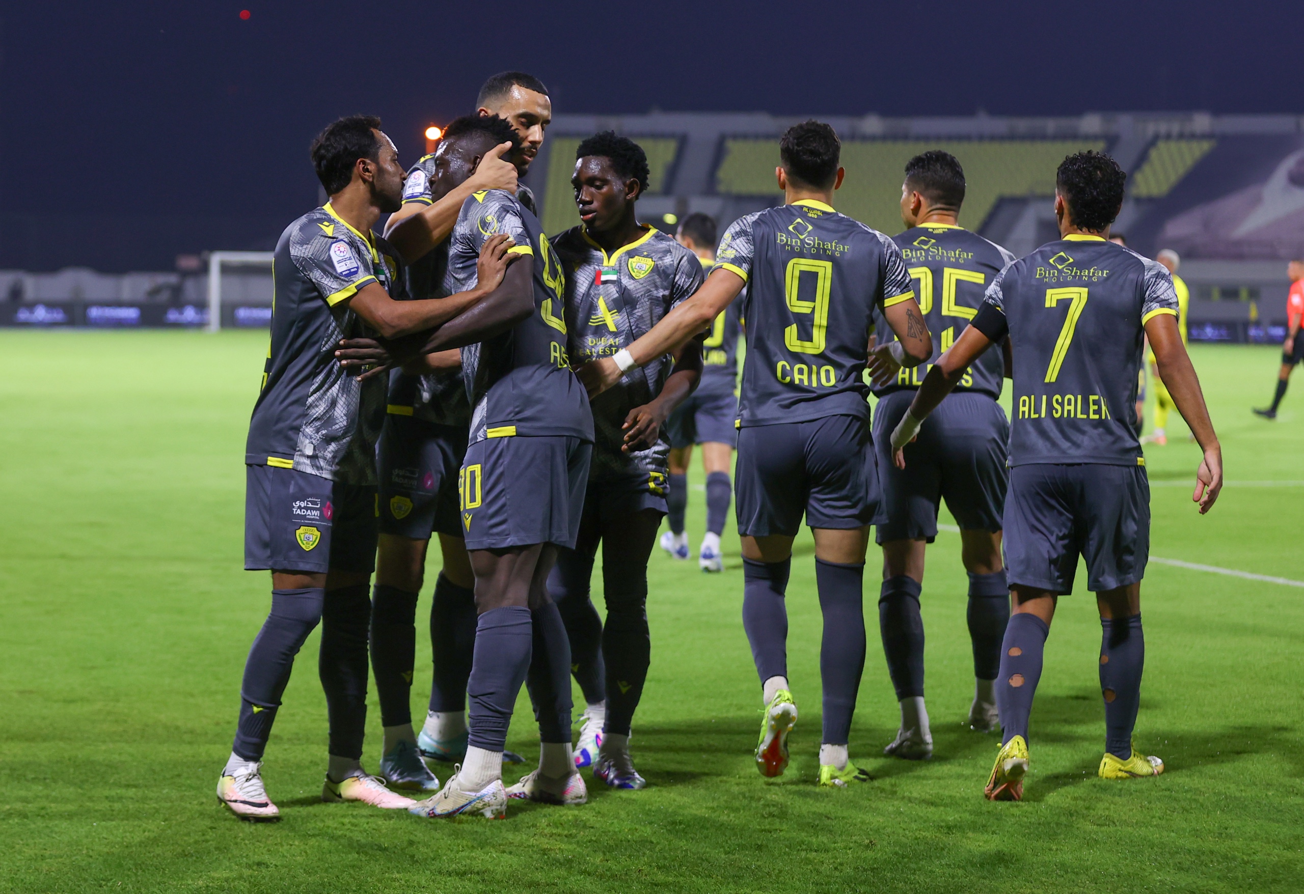 الوصل يمتع جماهيره برباعية في مرمى النمور ويقترب من ملامسة درع الدوري الإماراتي