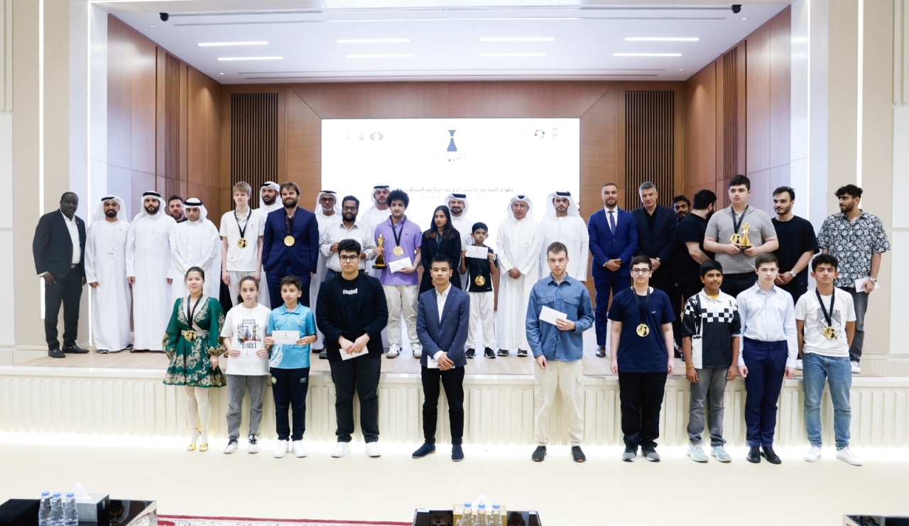 "خالد القاسمي خلال مراسم التتويج | البيان"