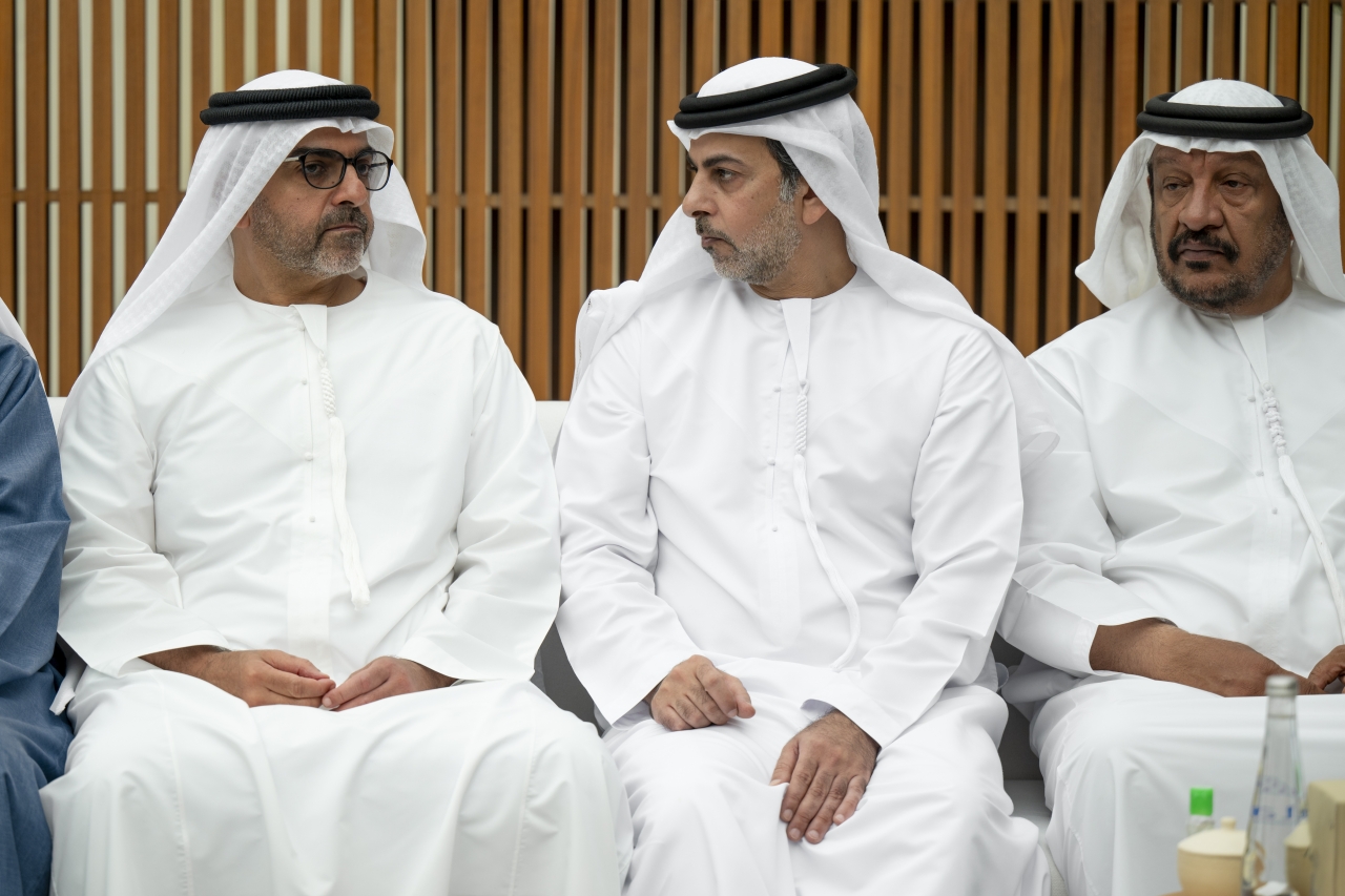 "حامد وعمر بن زايد وسعيد بن محمد"