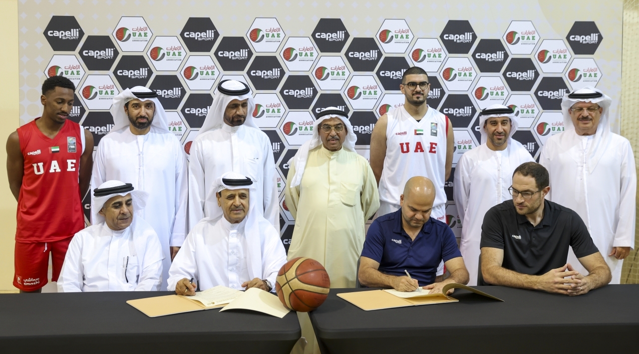 "إسماعيل القرقاوي وعبداللطيف الفردان خلال المؤتمر | البيان"