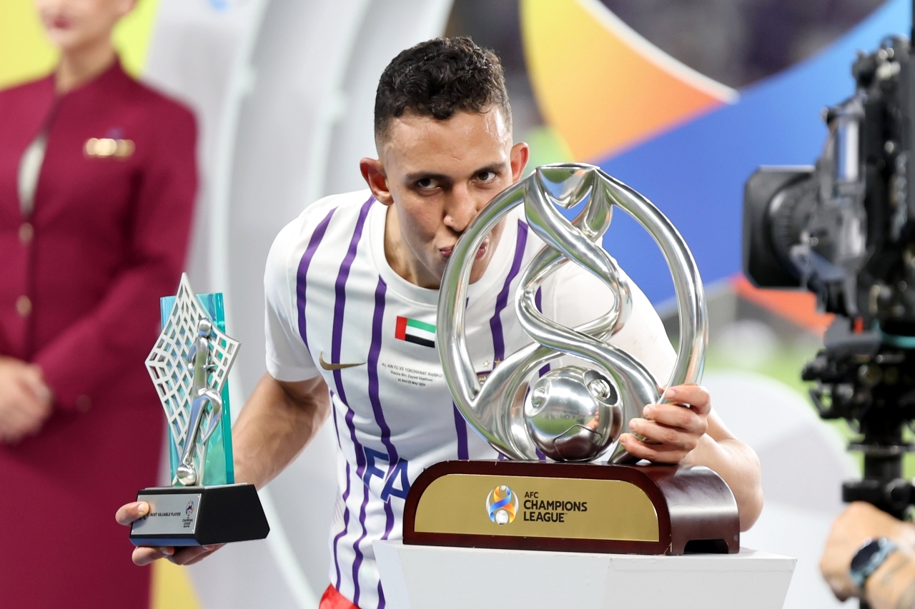 "سفيان رحيمي نجم اللقاء بلا منازع | البيان"