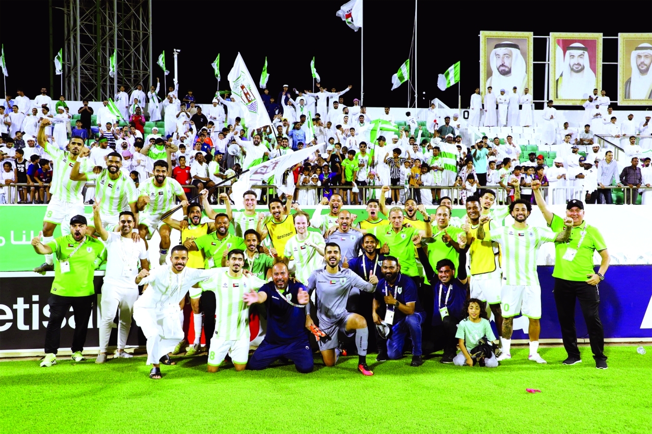 "احتفال لاعبي دبا الحصن بالصعود إلى دوري المحترفين | البيان"