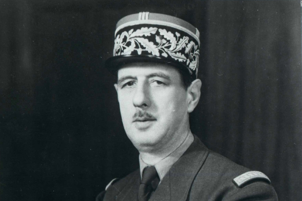 "1958 الجنرال شارل ديغول يتولى رئاسة الحكومة الفرنسية"