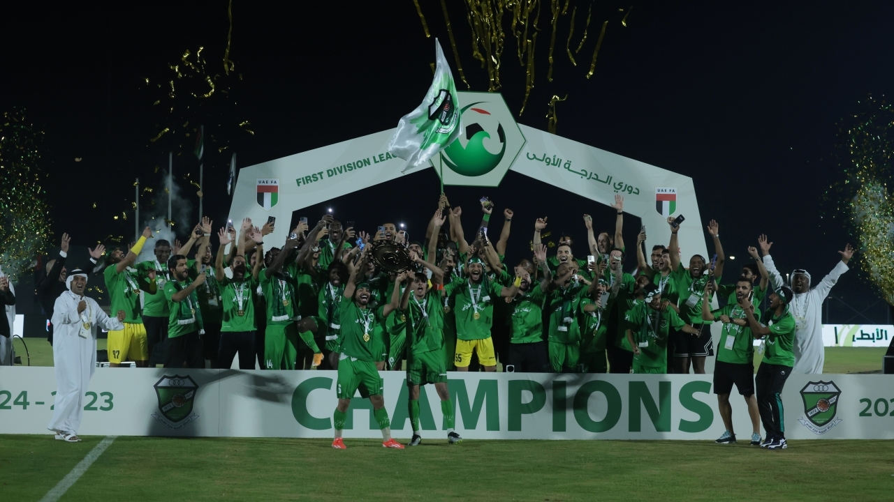 "جانب من تتويج العروبة بدرع دوري الدرجة الأولى | تصوير: عبد الله المطروشي"