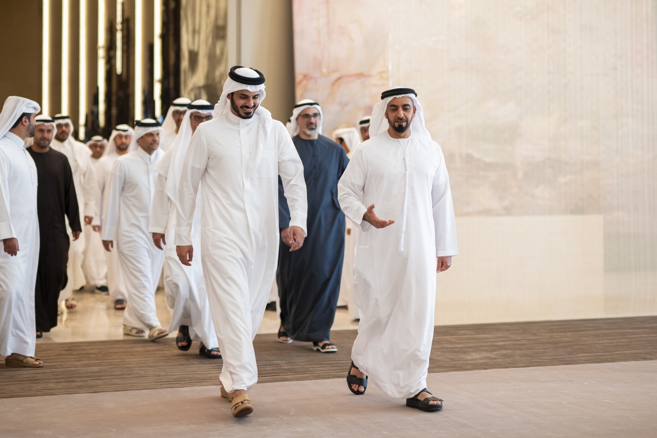 "خالد بن محمد وسيف وحامد بن زايد ومحمد بن حمد بن طحنون وخليفة بن حمد ومحمد آل ثاني وسلطان الجابر"