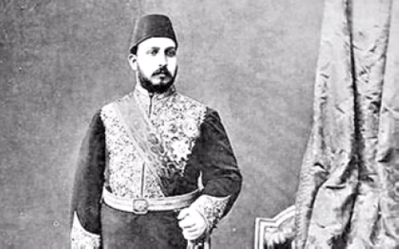 "1867 «فرمان» بتغيير اسم حاكم مصر إلى الخديوي، وكان أول من تلقّب به الخديوي إسماعيل."
