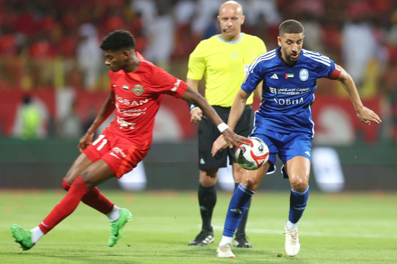 "سيمون مارسينياك خلال مباراة النصر وشباب الأهلي في أغلى الكؤوس | البيان"