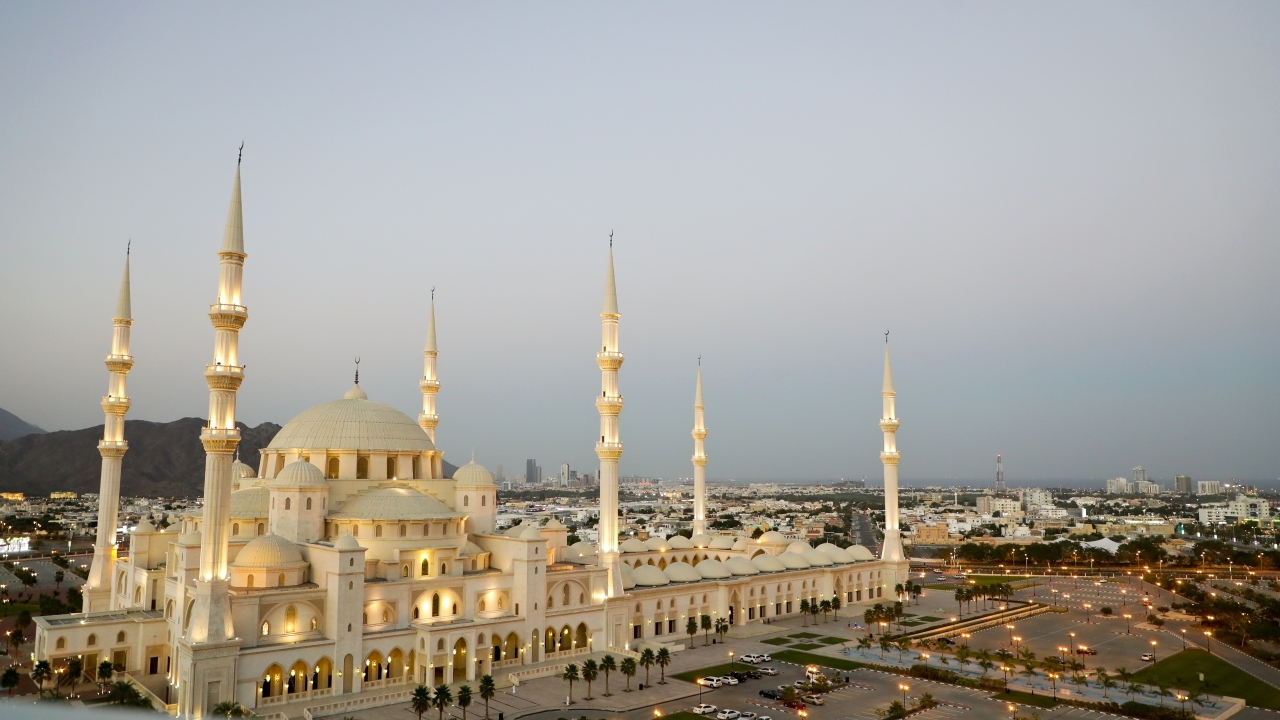 "واجهة الجامع أيقونة معمارية لجماليات العمارة الإسلامية | وام"