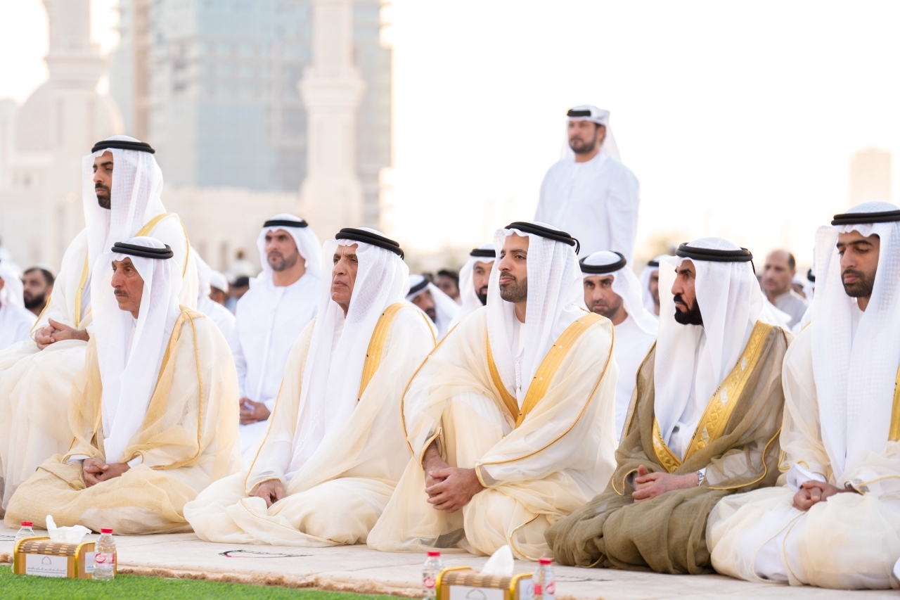 الحكام وأولياء العهود يؤدون صلاة عيد الأضحى