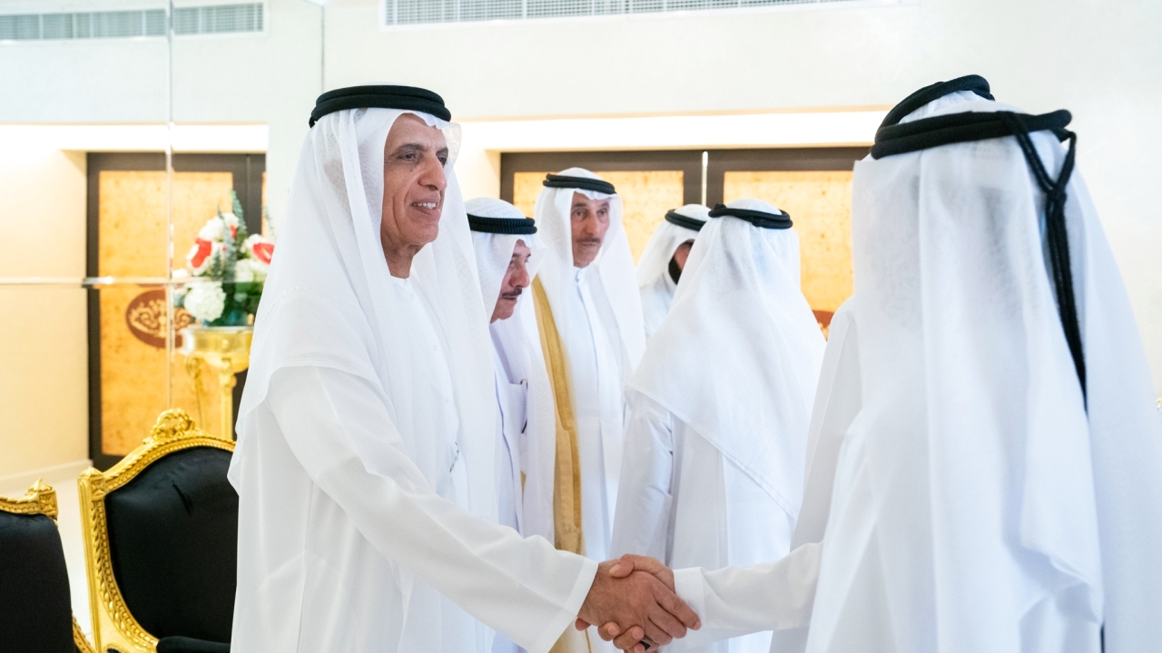 "سعود بن صقر خلال تقبل التهاني"