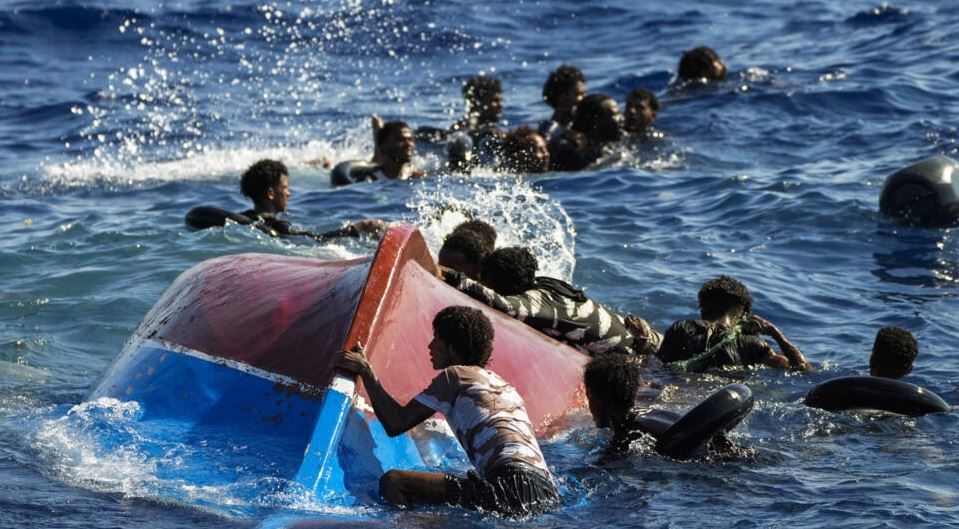 مقتل 11 مهاجراً وفقدان آخرين إثر غرق قاربين قبالة سواحل إيطاليا