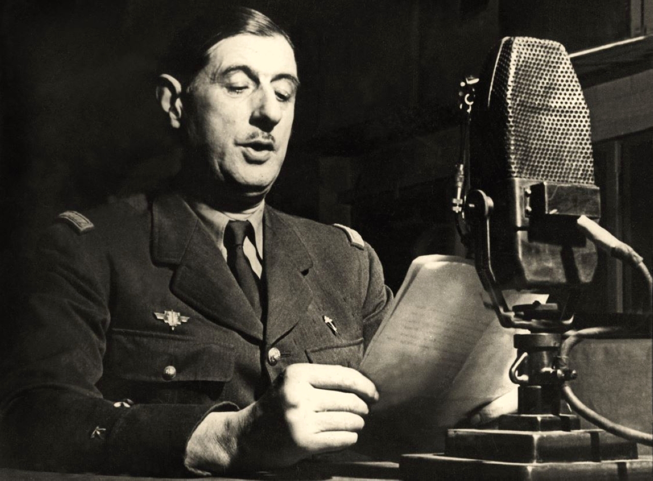 "1940 الجنرال شارل ديغول يخاطب الشعب الفرنسي من راديو لندن وذلك بعد الاحتلال الألماني لفرنسا"
