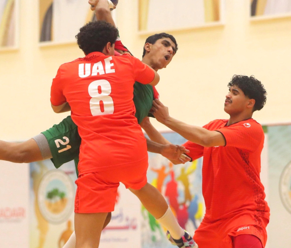 "جانب من مباراة منتخبنا مع نظيره العماني | البيان"