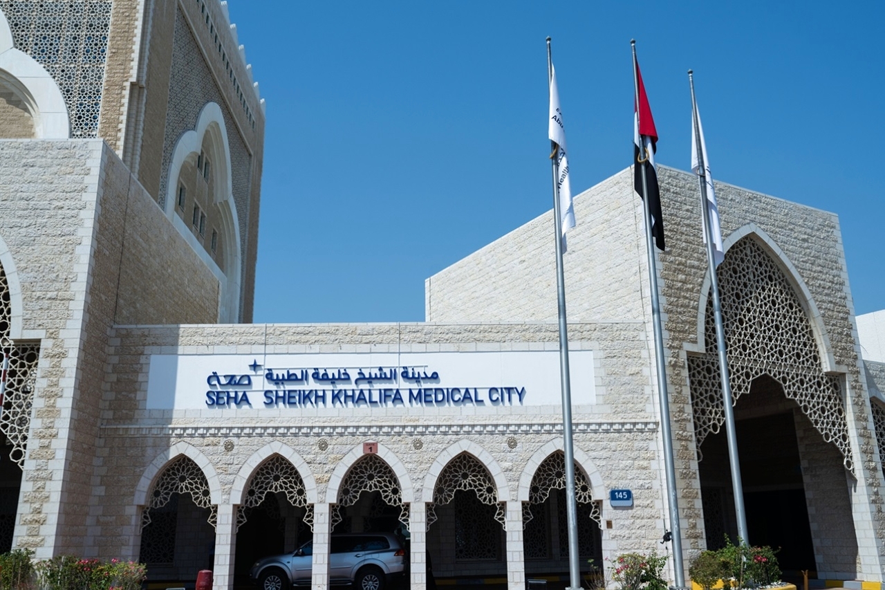 مدينة الشيخ خليفة الطبية تنقذ طفلاً يعاني من فشل الجهاز التنفسي