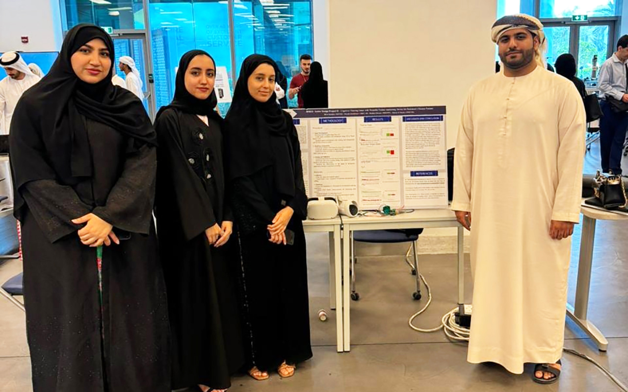 طلبة جامعة خليفة يبتكرون نظاماً ذكياً لتأهيل مرضى الرعاش
