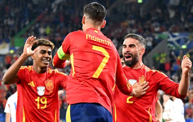 "الإسبان هزموا الطليان 1 - 0 بنيران صديقة | البيان"