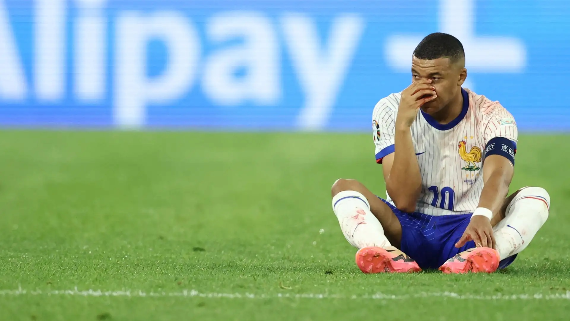 مبابي مهدد بالغياب عن فرنسا في دور حاسم بيورو 2024