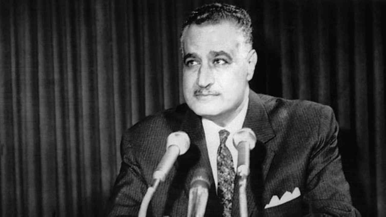 "1965 جمال عبد الناصر يحظى بولاية ثانية لرئاسة مصر."
