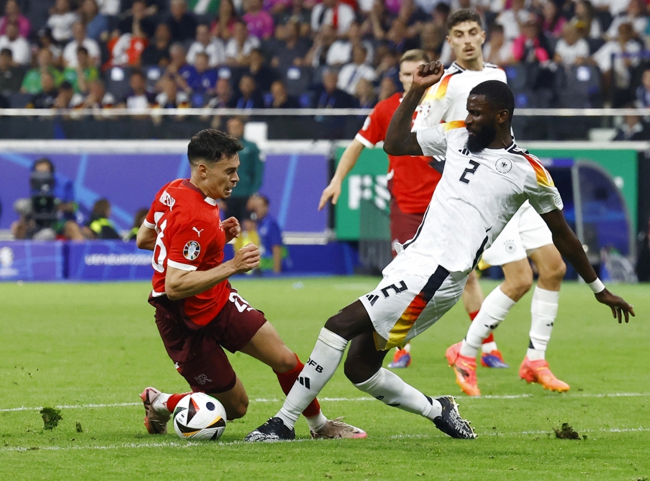 "الألماني روديجر خلال مباراة منتخب بلاده أمام سويسرا | أ ف ب"