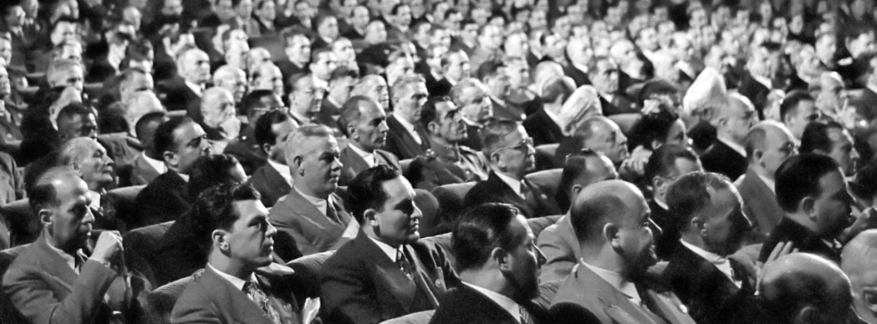 "1945 التوقيع على ميثاق الأمم المتحدة في سان فرانسيسكو."