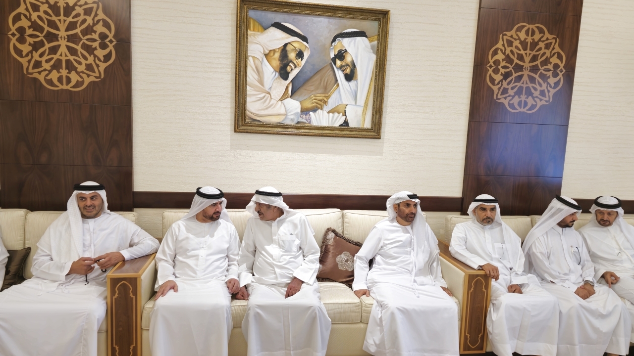 "عبد الله بن سالم خلال العزاء | وام"