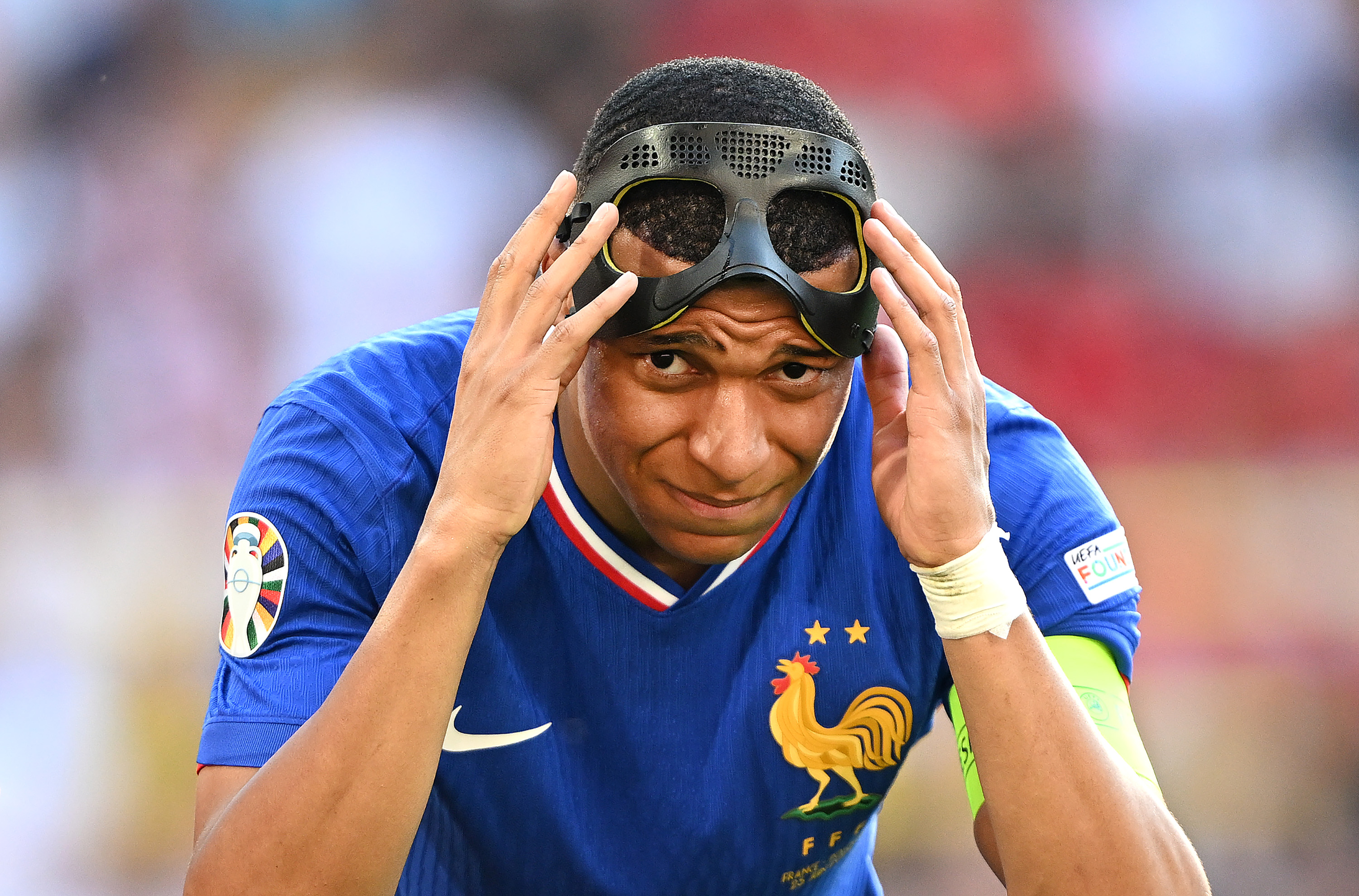 مبابي يستكمل منافسات يورو 2024 بقناع الوجه