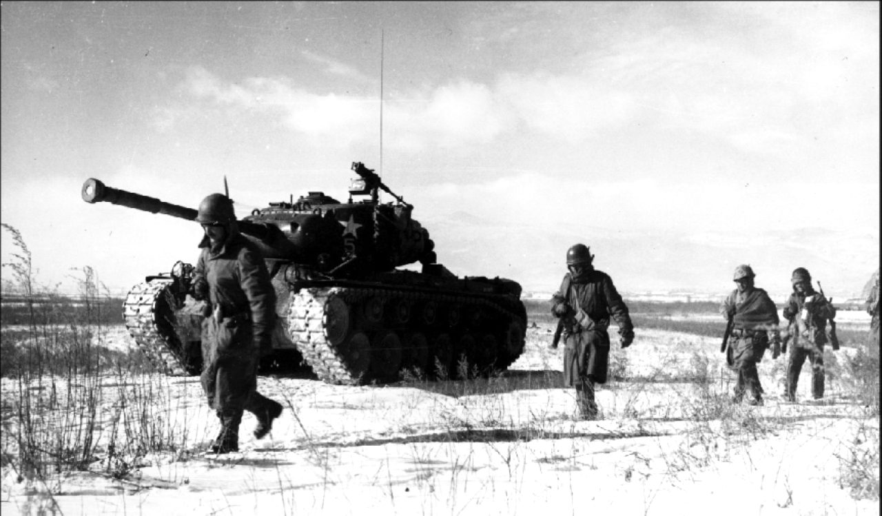 "1950 الحرب الكورية: بداية أولى المواجهات بين قوات كورية شمالية وقوات أمريكية."