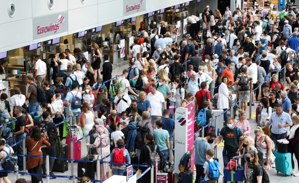 خليط من المشكلات يتسبب بتأخيرات متزايدة لرحلات الطيران في أوروبا