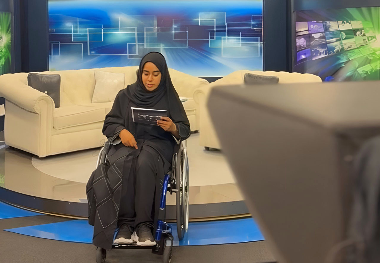 شما المازمي.. تتحدى الإعاقة وتنقل صوت أصحاب الهمم