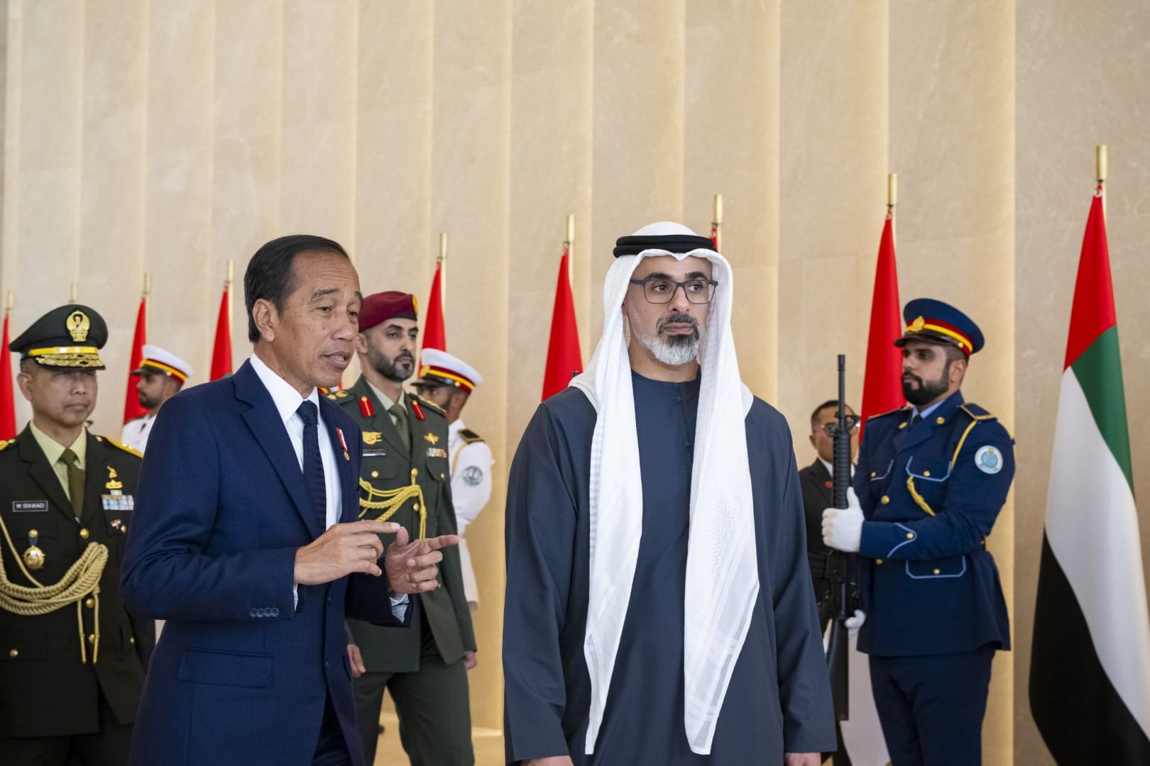 ودعه خالد بن محمد بن زايد.. الرئيس الإندونيسي يختتم زيارته إلى الإمارات