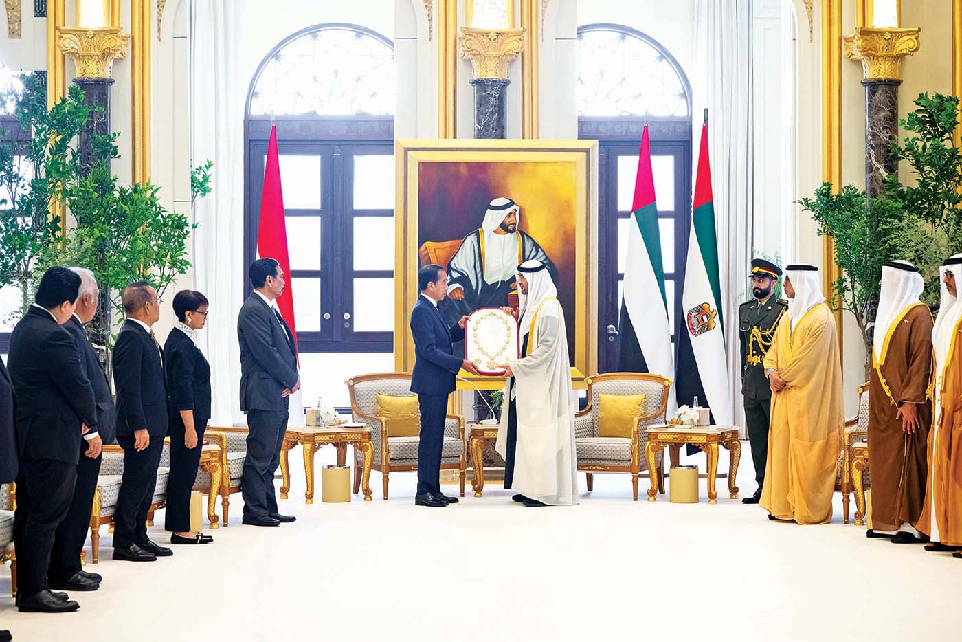 رئيس الدولة يمنح الرئيس الإندونيسي «وسام زايد»