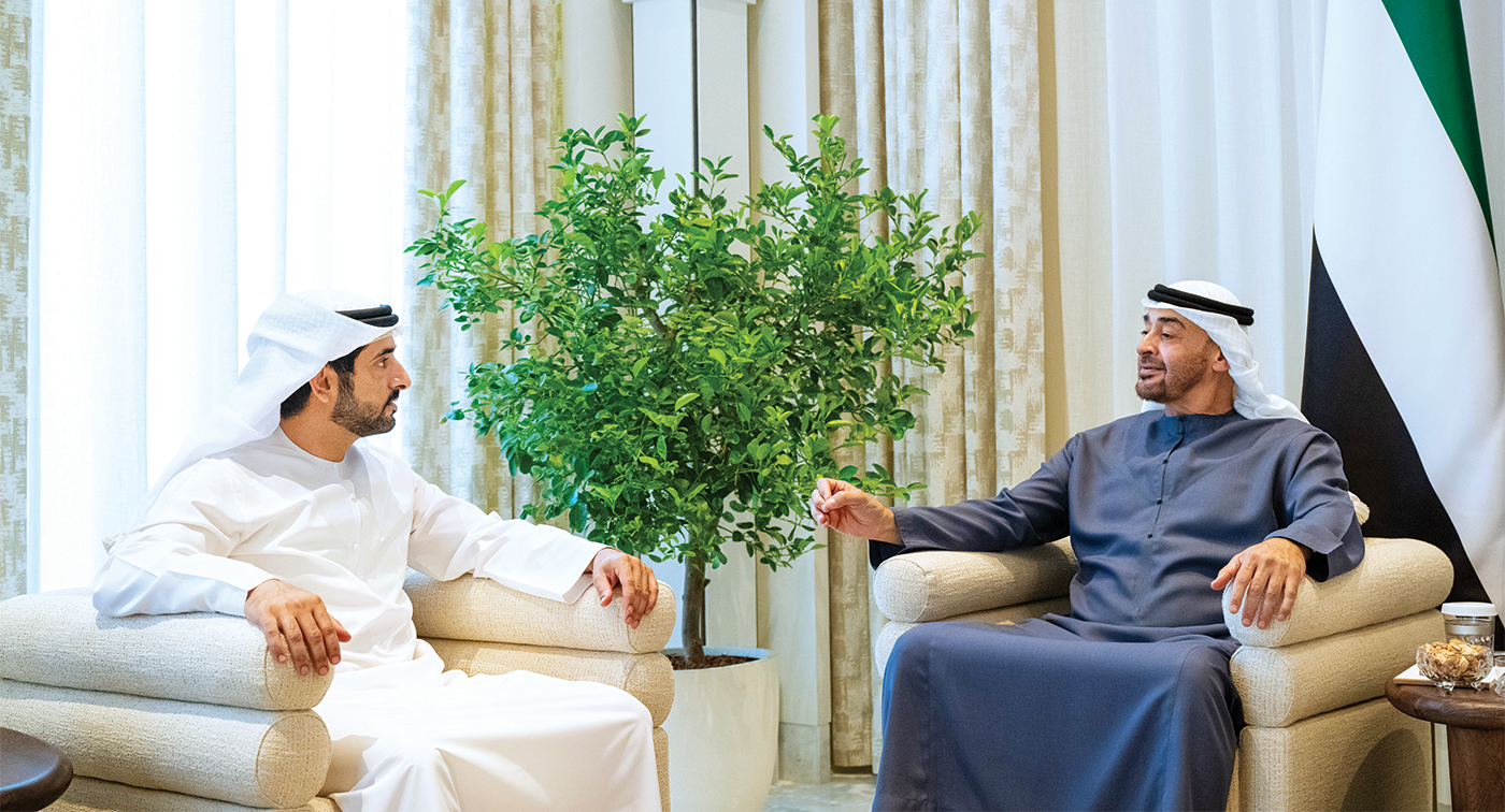 "رئيس الدولة في حديث مع حمدان بن محمد"