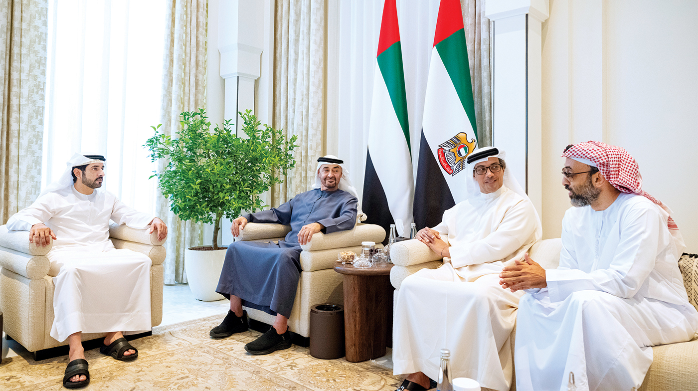 "محمد بن زايد ومنصور بن زايد وحمدان بن محمد وطحنون بن زايد خلال اللقاء | تصوير: محمد الحمادي"