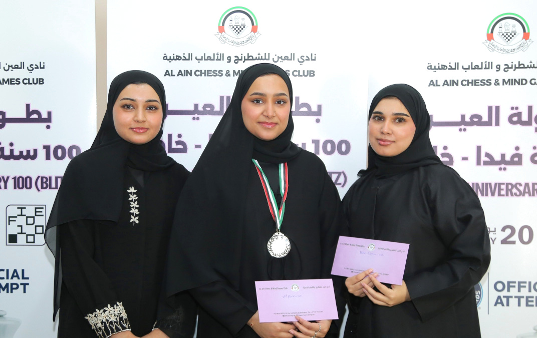 "وافية المعمري تحتفل بالإنجاز | البيان"