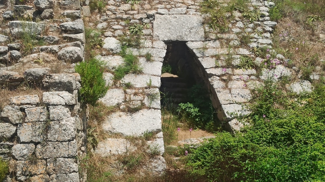 "مدخل المدينة"