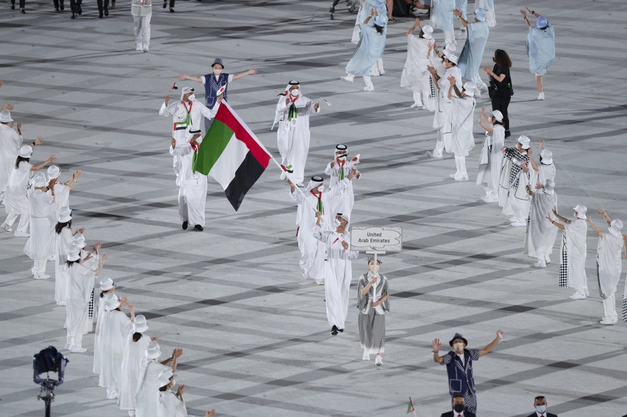 المرزوقي والصايغ يحملان علم الإمارات في افتتاح الأولمبياد اليوم