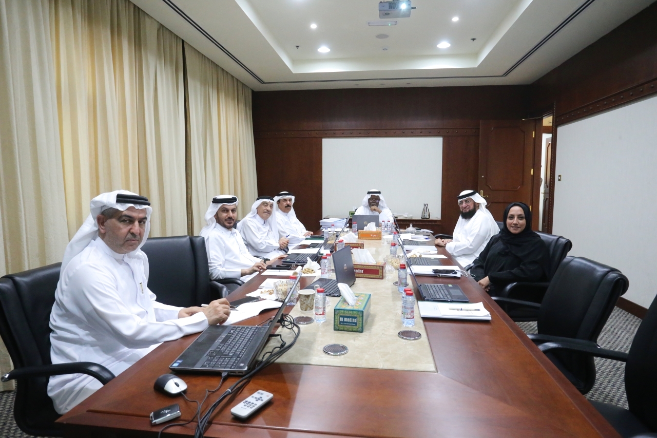 "بلال البدور وعلي عبيد الهاملي وصلاح القاسم وجمال الخياط ومريم آل ثاني وعلي الشريف ورشاد بوخش خلال الاجتماع - من المصدر"