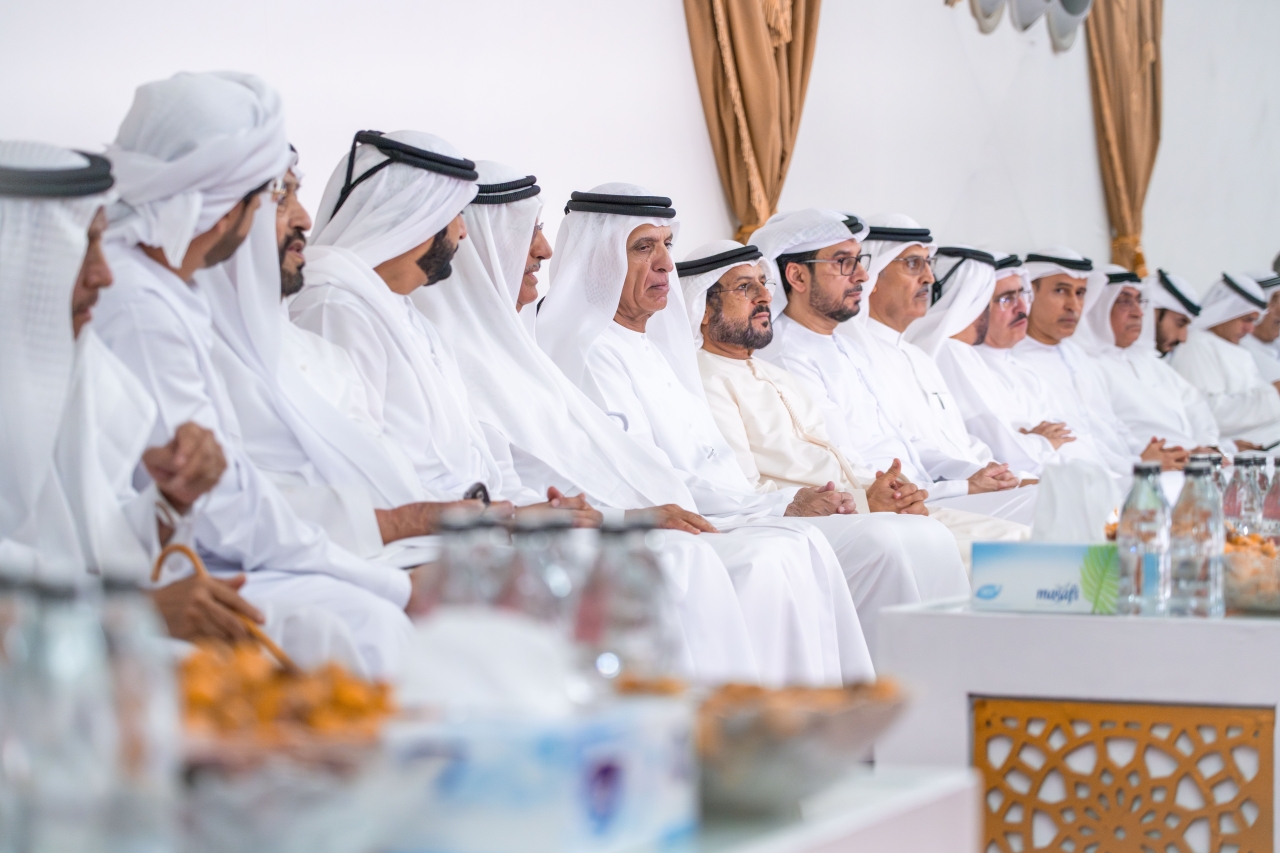 "سعود القاسمي خلال العزاء بحضور مطر حميد الطاير وسعيد الطاير وعوض المهيري وأحمد الطاير وسعيد محمد الطاير"