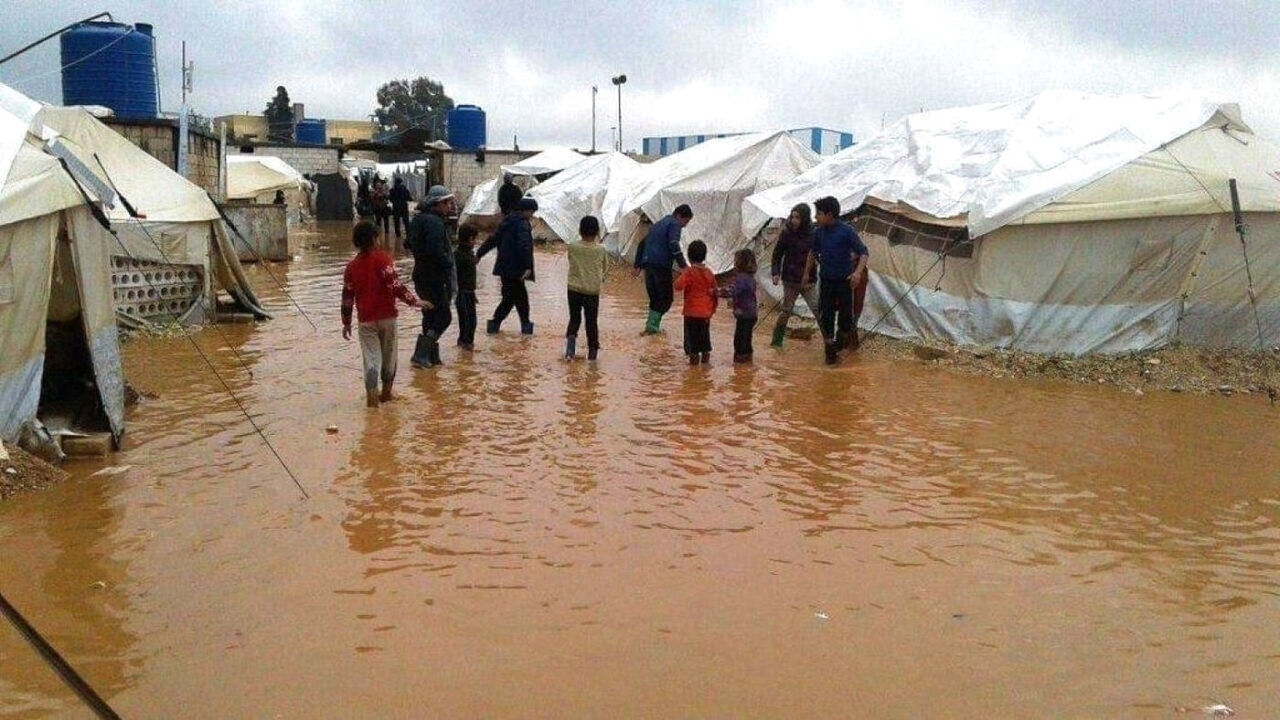 السيول والأوبئة تفتك باليمنيين