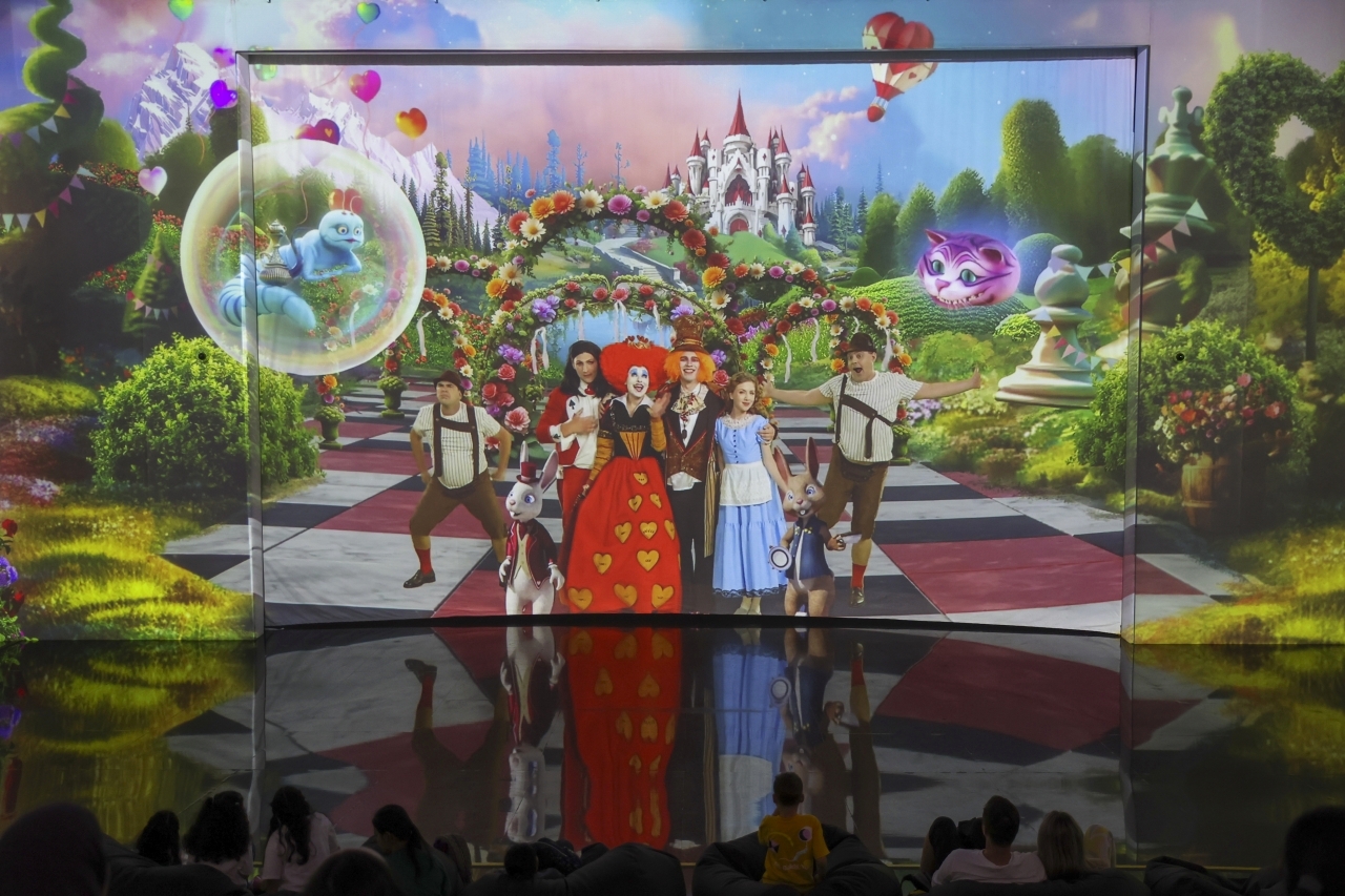 "العرض حافل بالمشاهد الساحرة والمؤثرات الصوتية والبصرية"