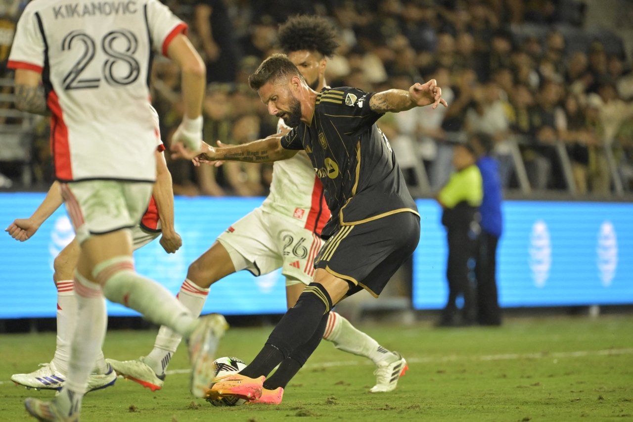 "أوليفييه جيرو خلال المباراة | رويترز"