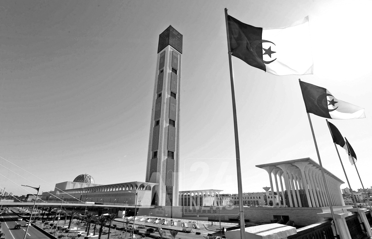 "1962 انضمام الجزائر إلى جامعة الدول العربية."