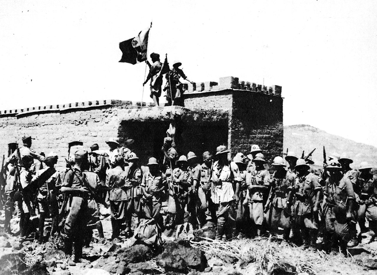 "1940 القوات الإيطالية تستولي على أرض الصومال من بريطانيا خلال الحرب العالمية الثانية."