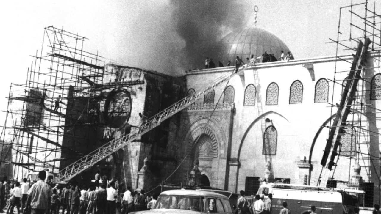 "1969 إحراق المسجد الأقصى على يد المتطرف مايكل دنيس روهن"