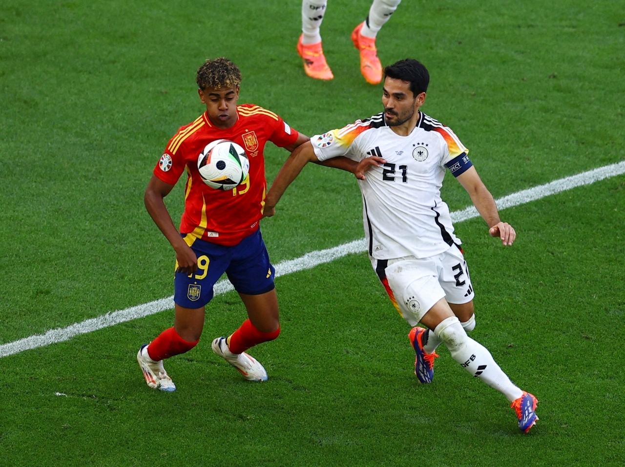 "إلكاي غوندوغان قاد منتخب ألمانيا خلال أمم أوروبا | رويترز"