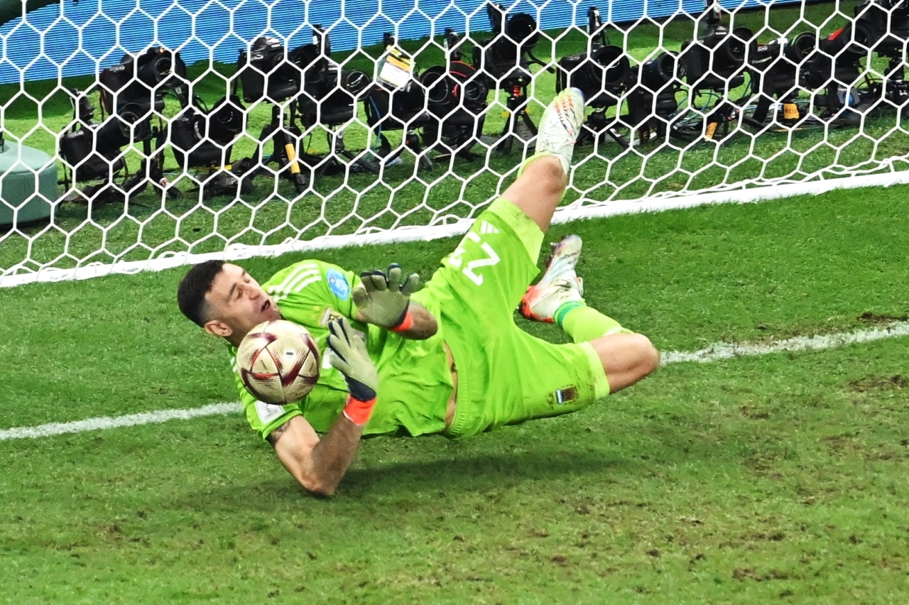 "إيميليانو مارتينيز نجم نهائي مونديال قطر 2022 - أرشيفية"