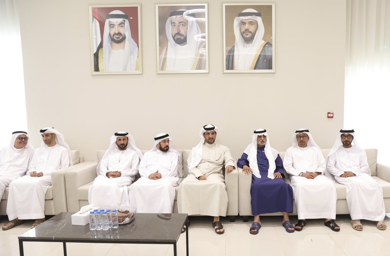 "سلطان بن أحمد ونهيان بن مبارك وثاني الزيودي يعزون داوود الهاجري ويونس الهاجري وعبد الرازق الهاجري وسليمان الهاجري"
