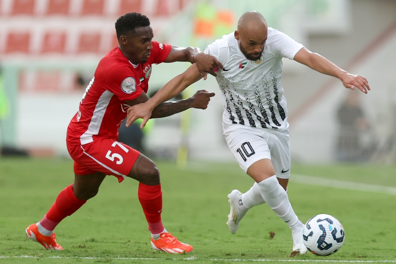 "شباب الأهلي حقق الفوز في ضربة بداية الدوري | تصوير: سالم خميس"