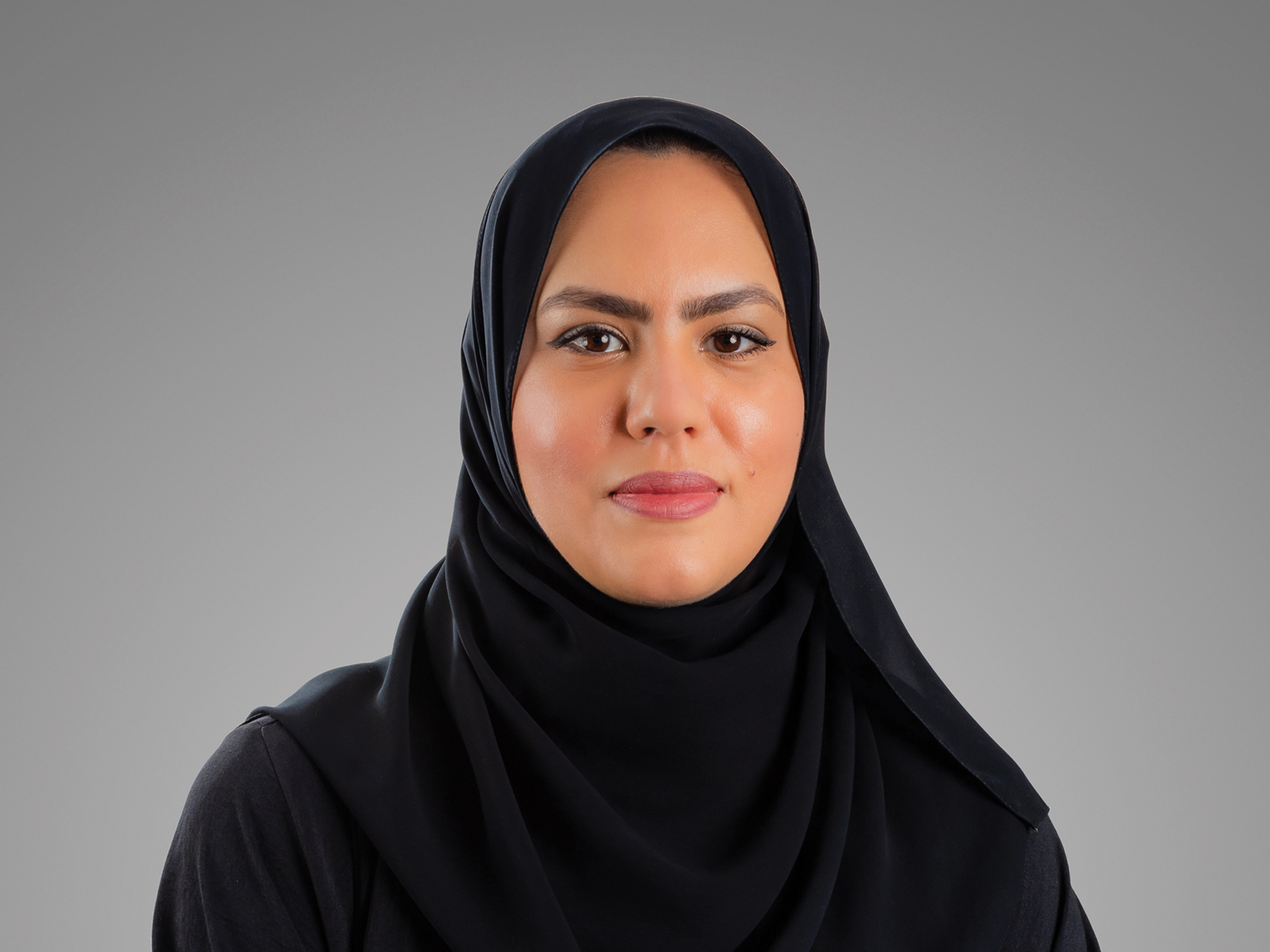 مثقفون: المرأة الإماراتية صاحبة بصمة مؤثرة في شتى الميادين