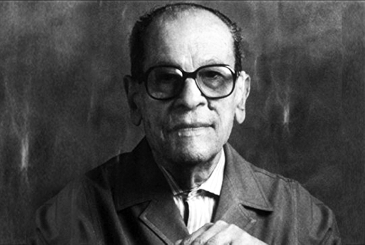 "2006 وفاة نجيب محفوظ، أديب ومفكر مصري حاصل على جائزة نوبل في الأدب عام 1988."